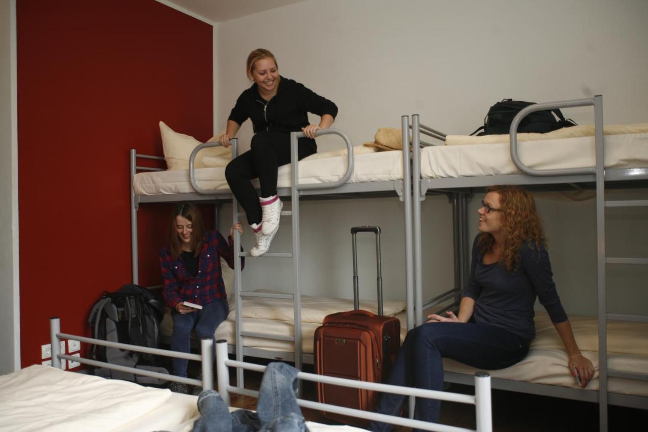Bed 6-Bed Dormitory Room